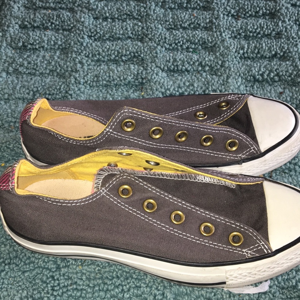 grey converse - Picture 3 of 4